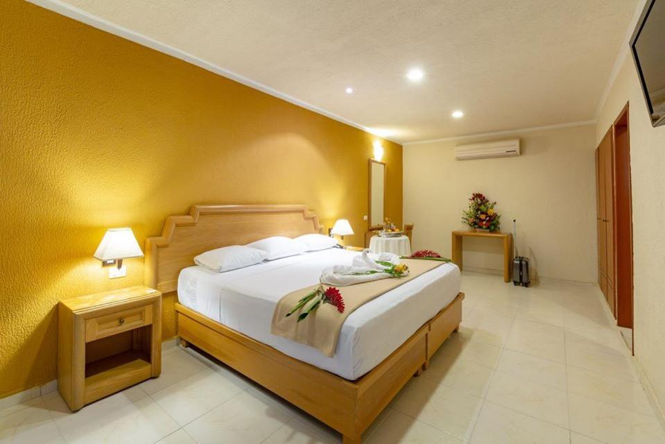 Tecnohotel Itzáes Mérida Esterno foto